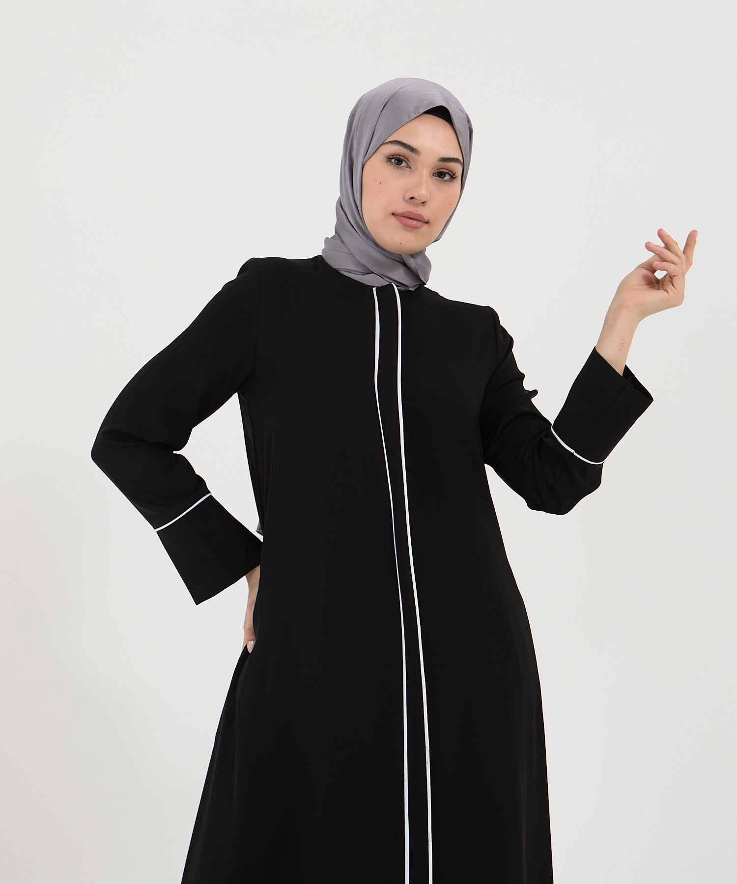 2413 Dubai İpek Biyeli Abaya